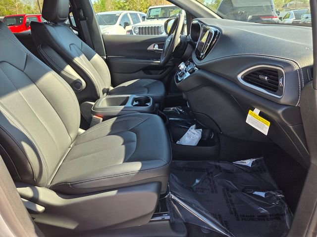 New 2026 Chrysler Pacifica Select FWD image 15