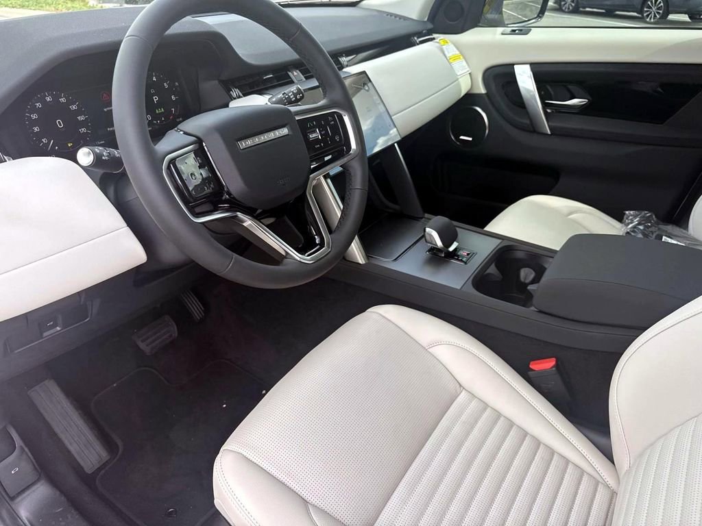 New 2025 Land Rover Discovery Sport S image 31