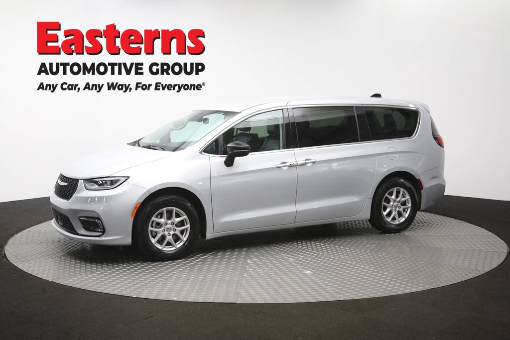 Used 2024 Chrysler Pacifica Touring-L FWD image 59
