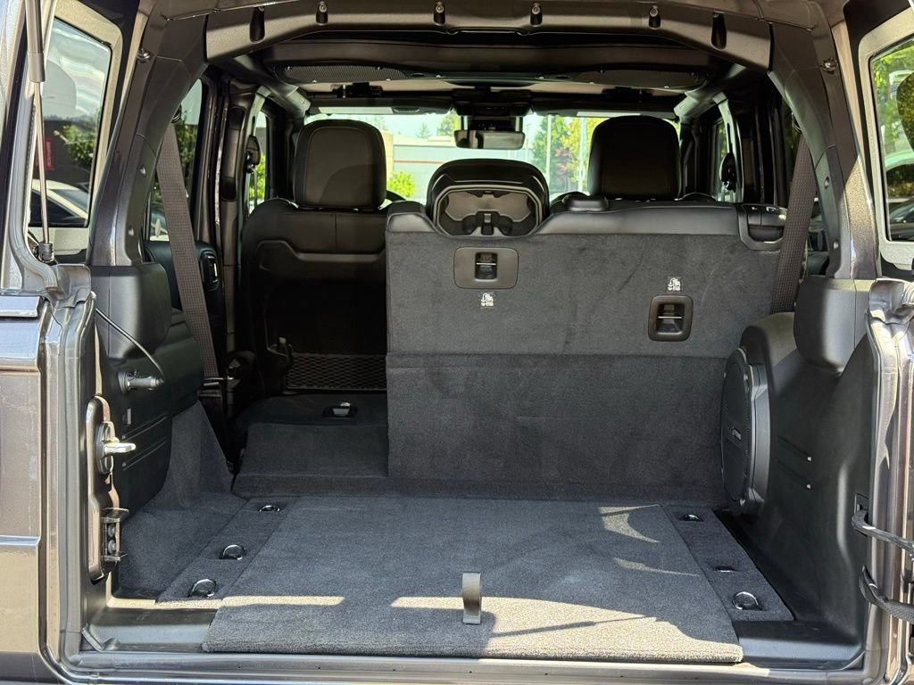 Used 2025 Jeep Wrangler Unlimited Rubicon AWD/4WD image 11