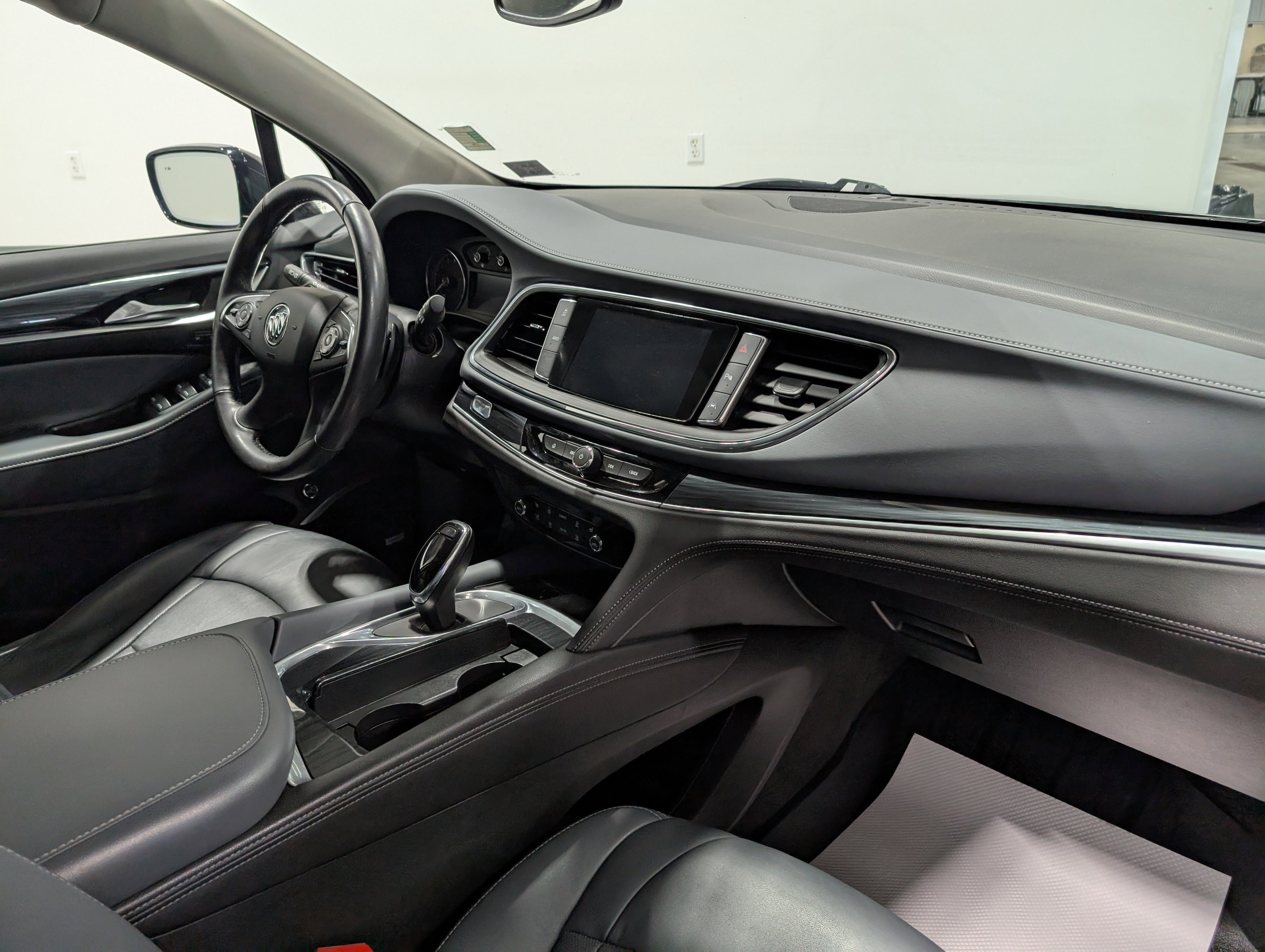 Used 2020 Buick Enclave Premium w/ Sun and Sites Package image 20