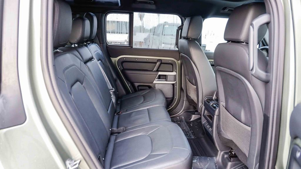 Used 2024 Land Rover Defender 110 S image 20