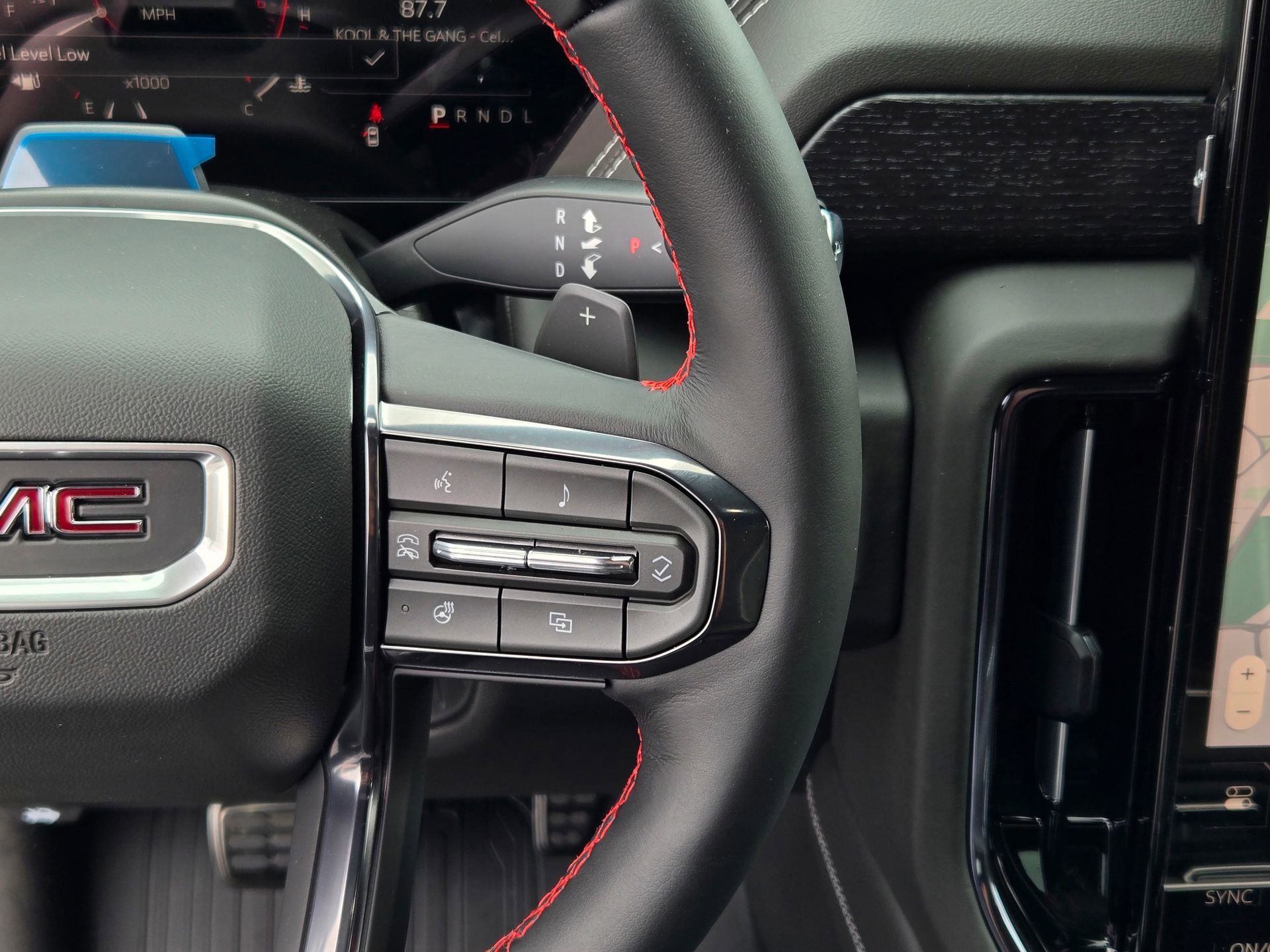 New 2026 GMC Yukon AT4 Ultimate w/ LPO, Floor Liner Package AWD/4WD image 55