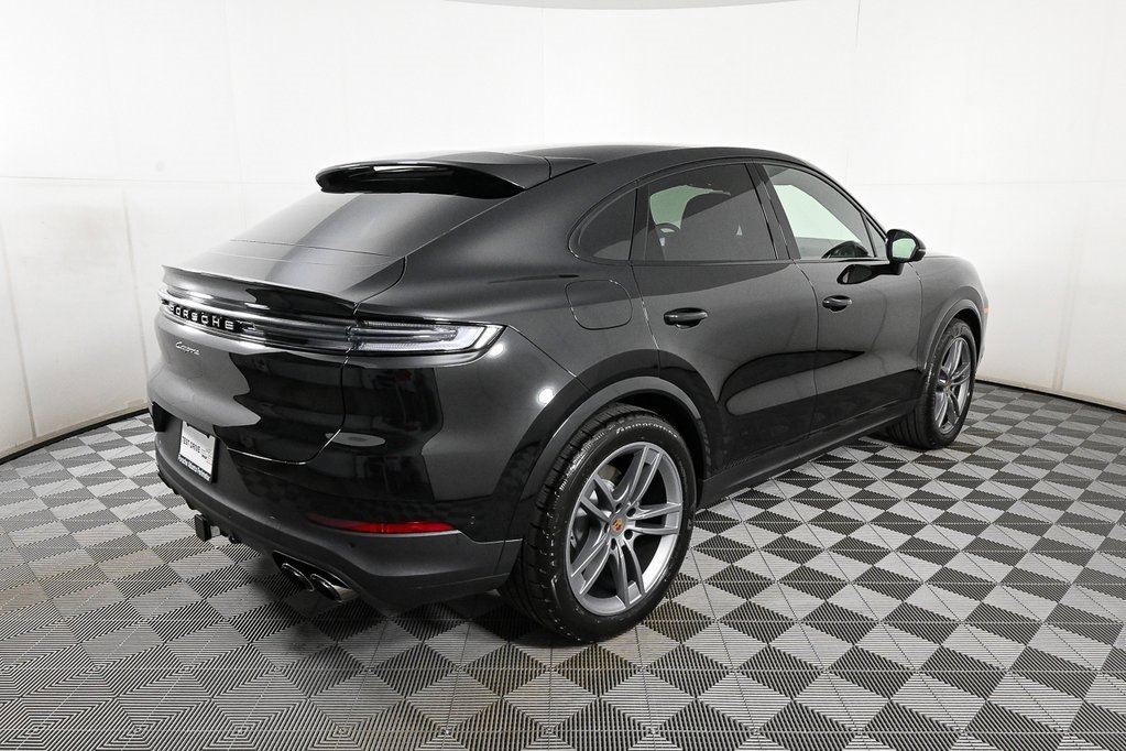 Used 2025 Porsche Cayenne Coupe image 31
