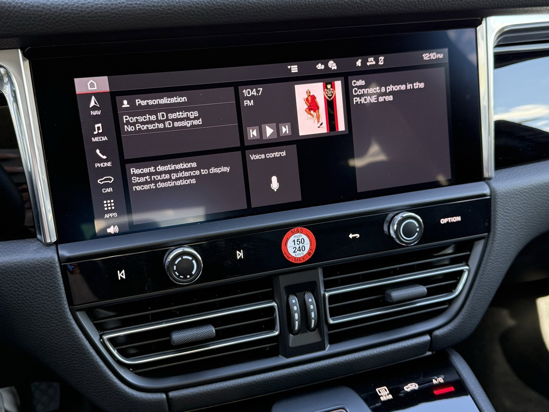 Used 2025 Porsche Macan image 19