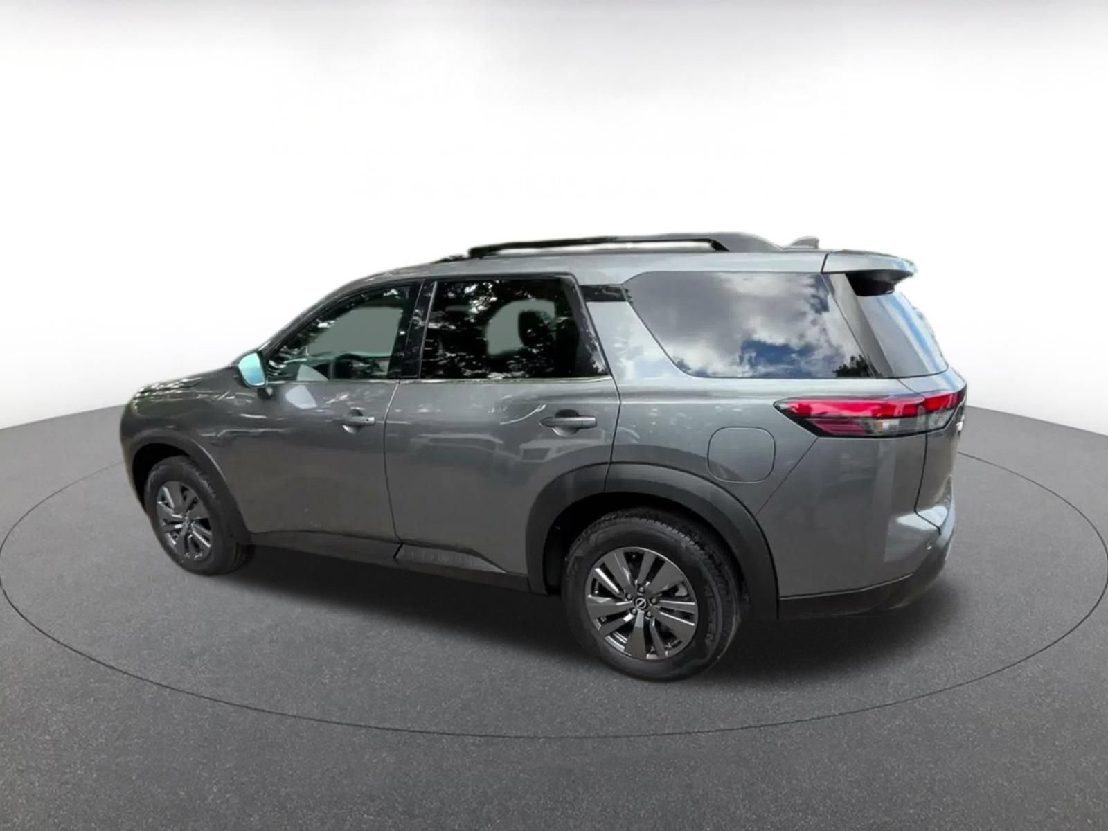 Used 2025 Nissan Pathfinder SV AWD/4WD image 8