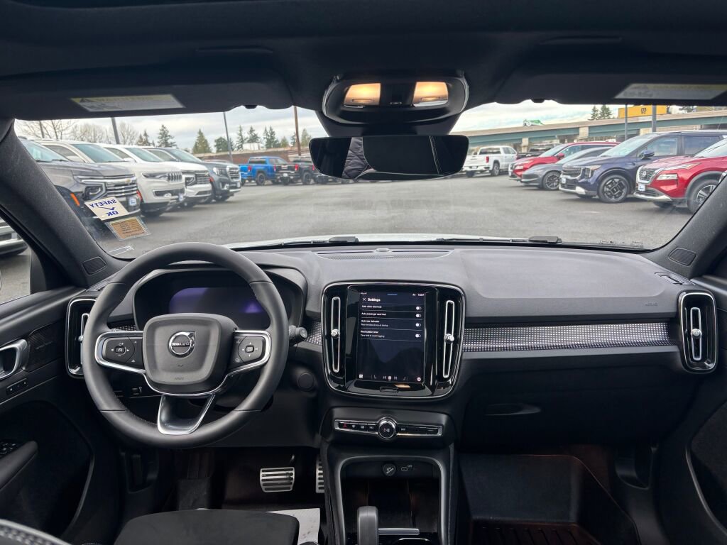 Used 2022 Volvo XC40 P8 Recharge Ultimate image 12