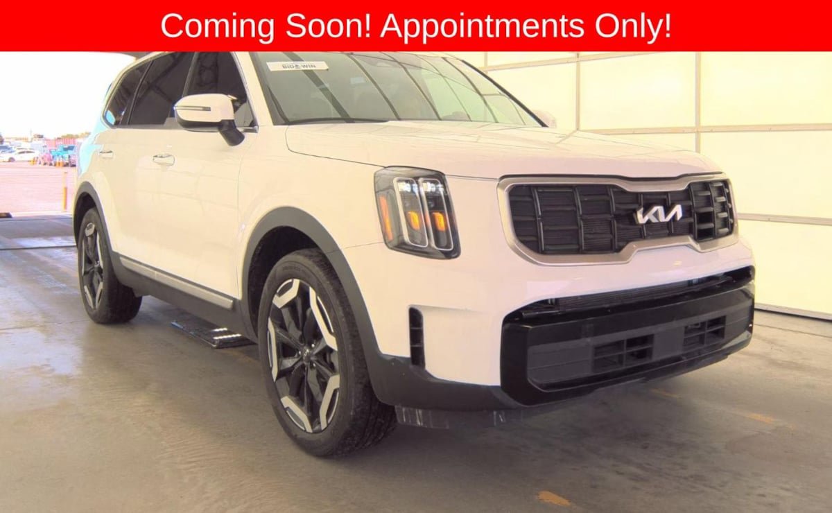 Used 2024 Kia Telluride S FWD image 1