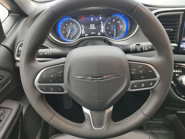 Used 2025 Chrysler Pacifica Select FWD image 11
