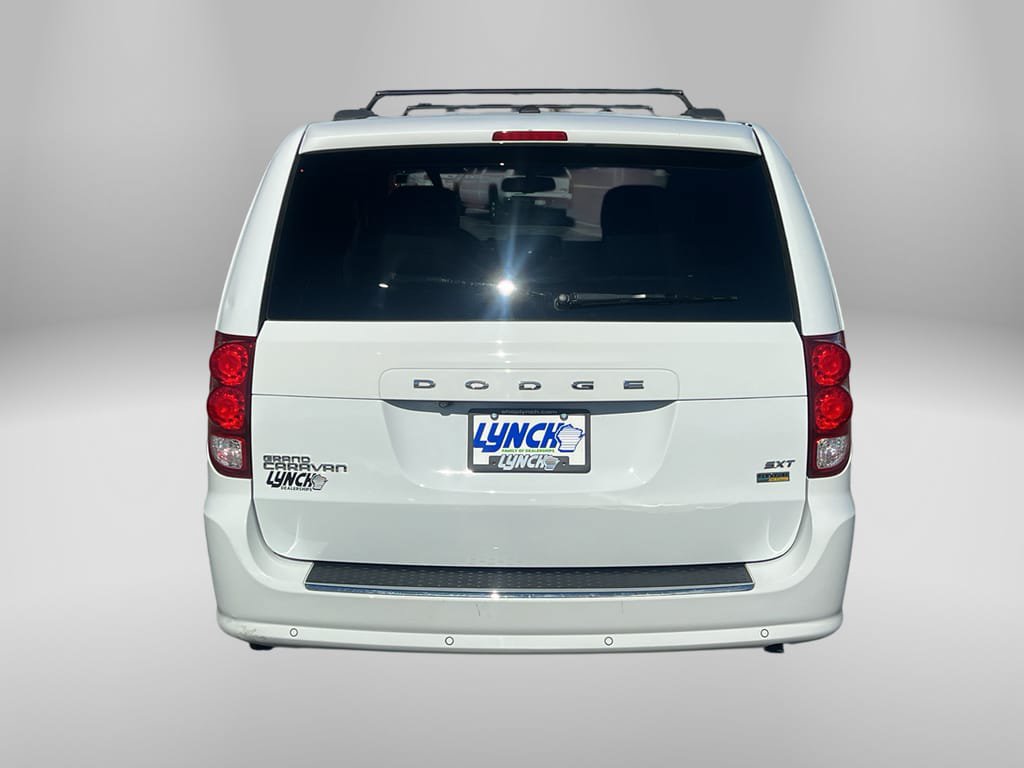Used 2018 Dodge Grand Caravan SXT w/ Rear Park Assist Package FWD image 3