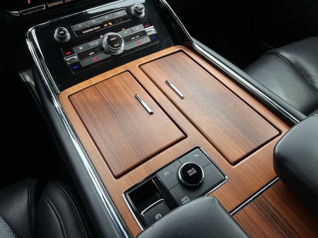 Used 2018 Lincoln Navigator Premiere image 23