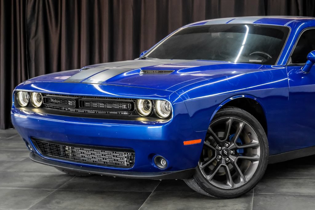 Used 2019 Dodge Challenger SXT w/ Blacktop Package RWD image 5