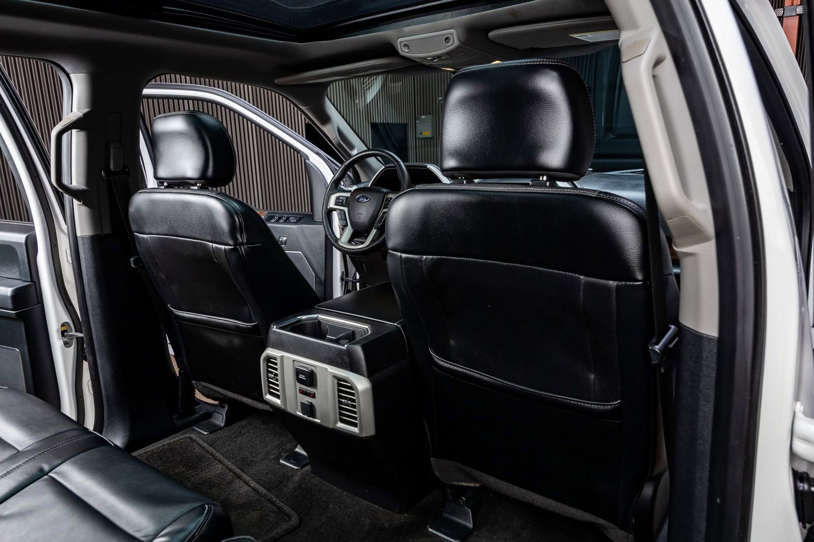 Used 2015 Ford F150 Lariat w/ Equipment Group 502A Luxury image 31
