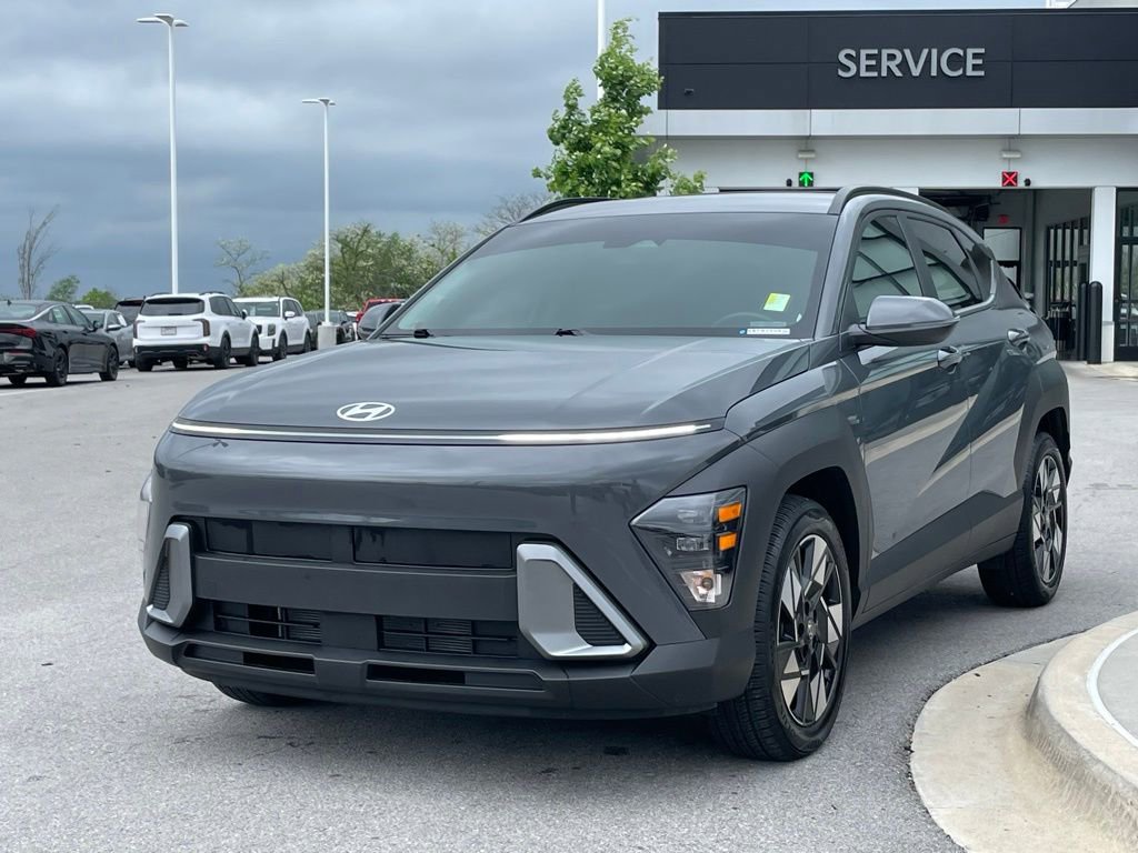 Used 2025 Hyundai Kona SEL FWD image 3