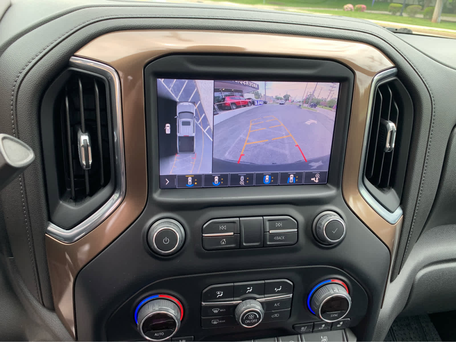Used 2019 Chevrolet Silverado 1500 High Country w/ Technology Package AWD/4WD image 18