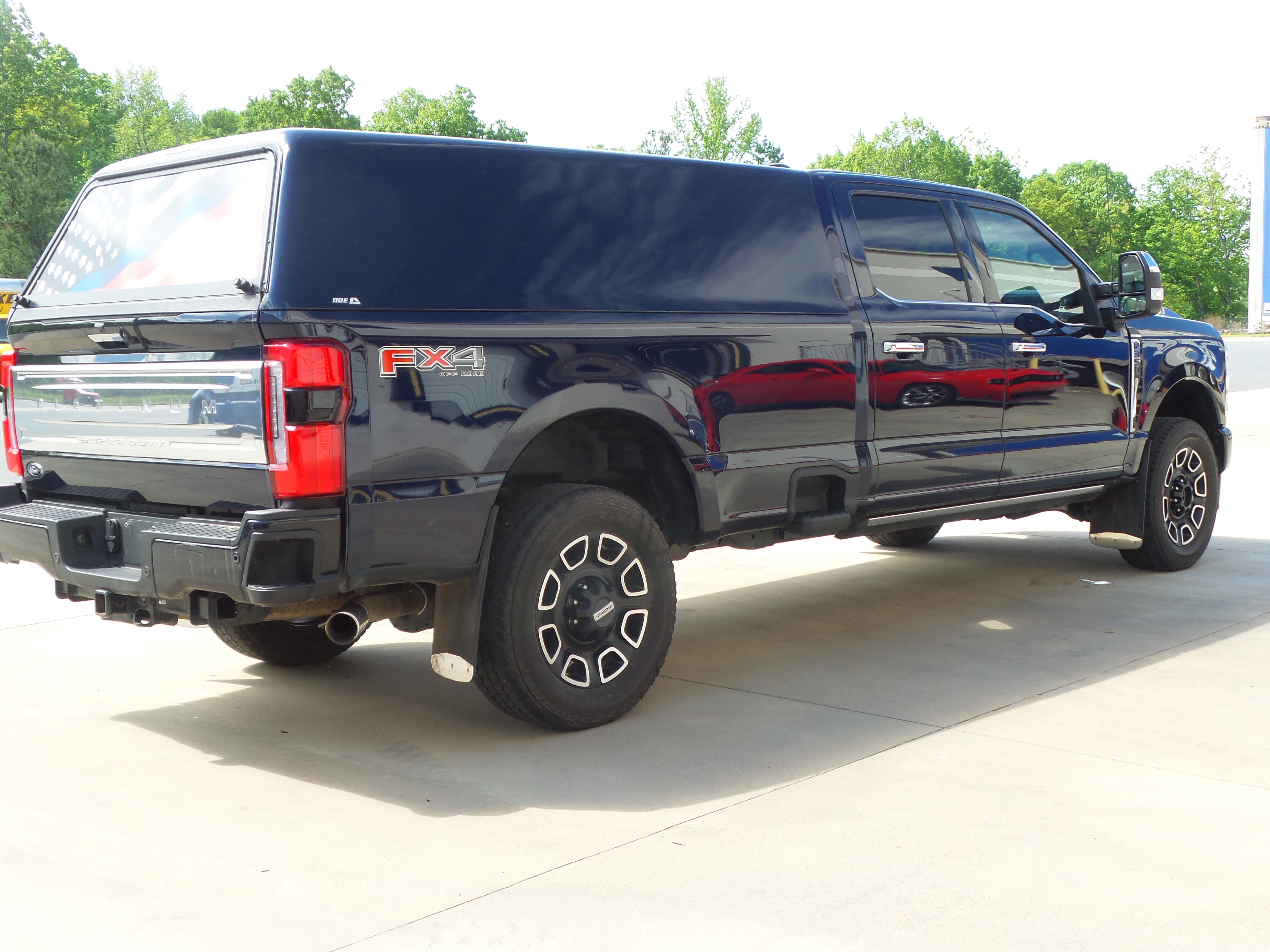 Used 2024 Ford F350 Platinum w/ FX4 Off-Road Package image 9