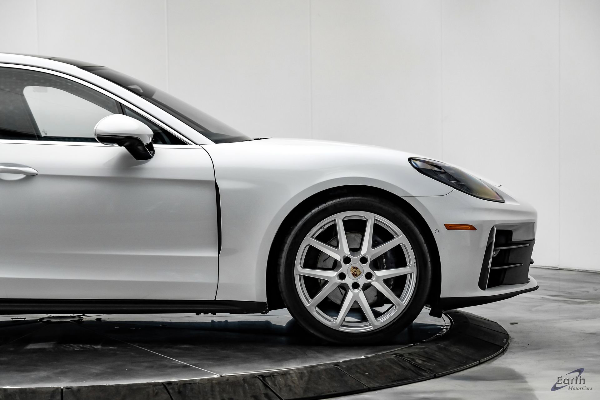 Used 2025 Porsche Panamera w/ Premium Package RWD image 20