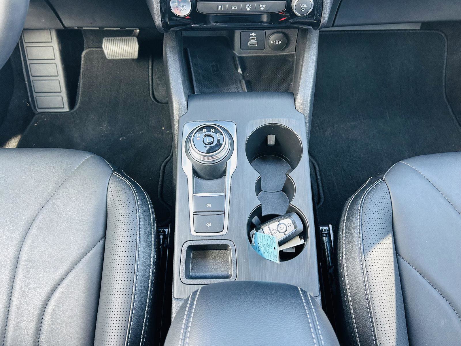 Used 2025 Ford Escape SE w/ PHEV Premium Package image 28