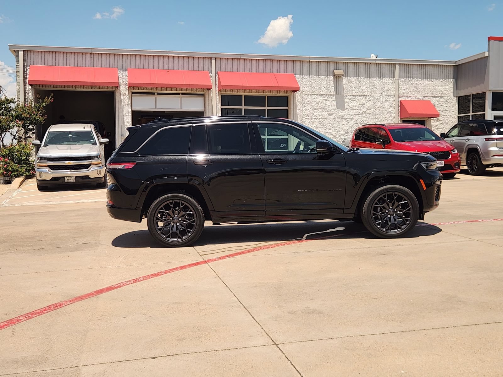 New 2026 Jeep Grand Cherokee Summit w/ Obsidian Package AWD/4WD image 7