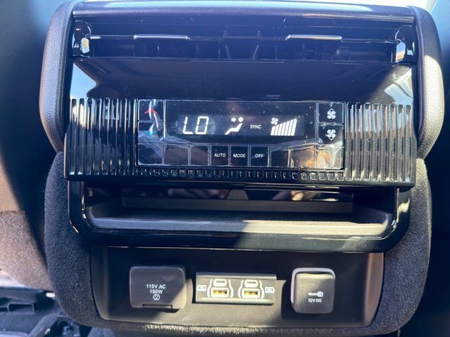New 2024 Jeep Wagoneer 2WD w/ Premium Group I image 30