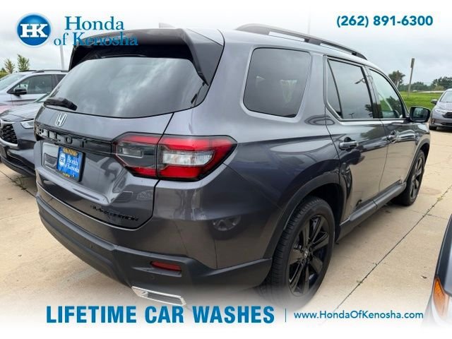 Used 2025 Honda Pilot Black Edition image 2