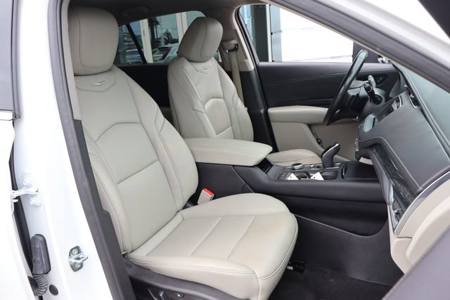 Used 2022 Cadillac XT4 Premium Luxury w/ Enhanced Visibility Package FWD image 22
