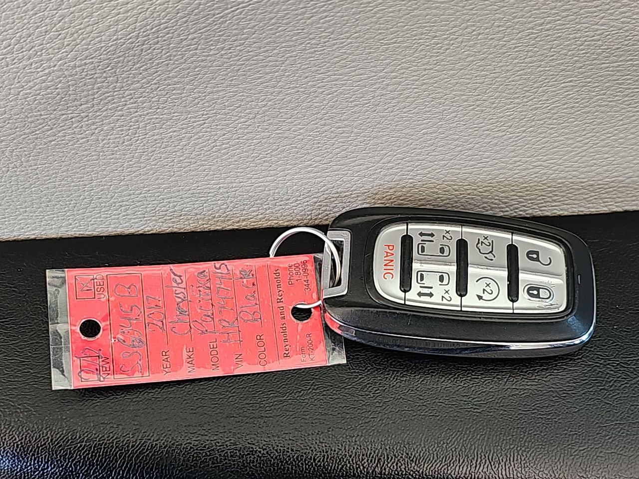 Used 2017 Chrysler Pacifica Touring-L image 42