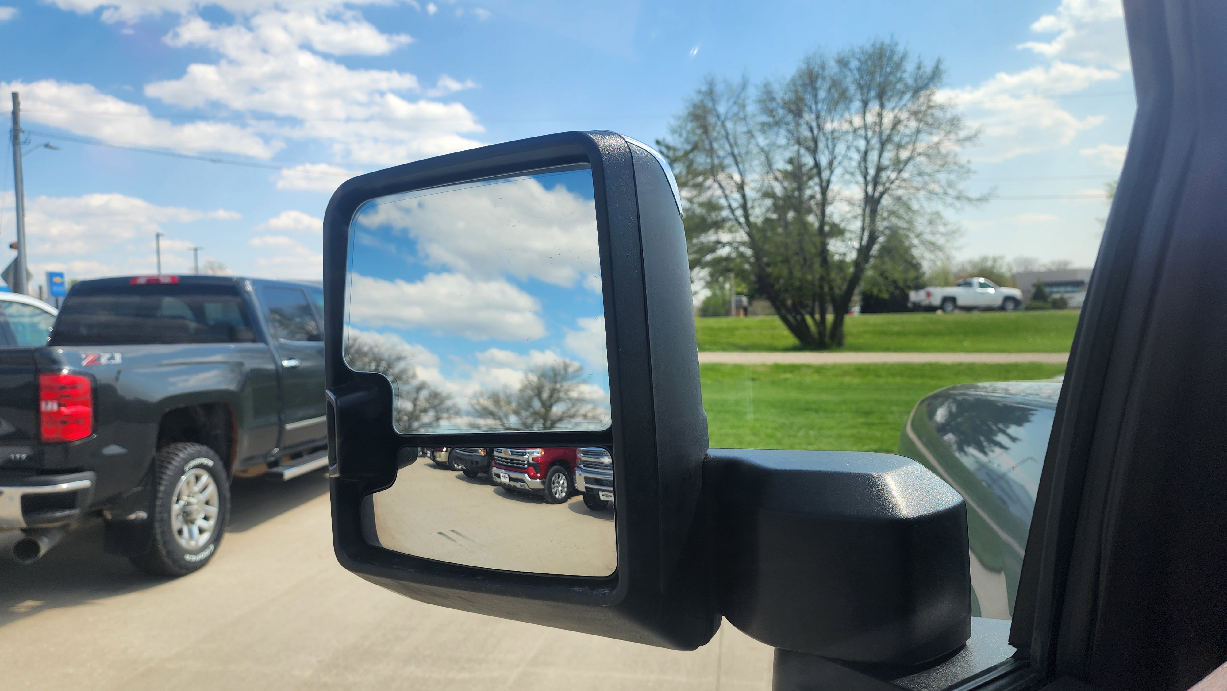 Used 2025 Chevrolet Silverado 2500 LTZ AWD/4WD image 11