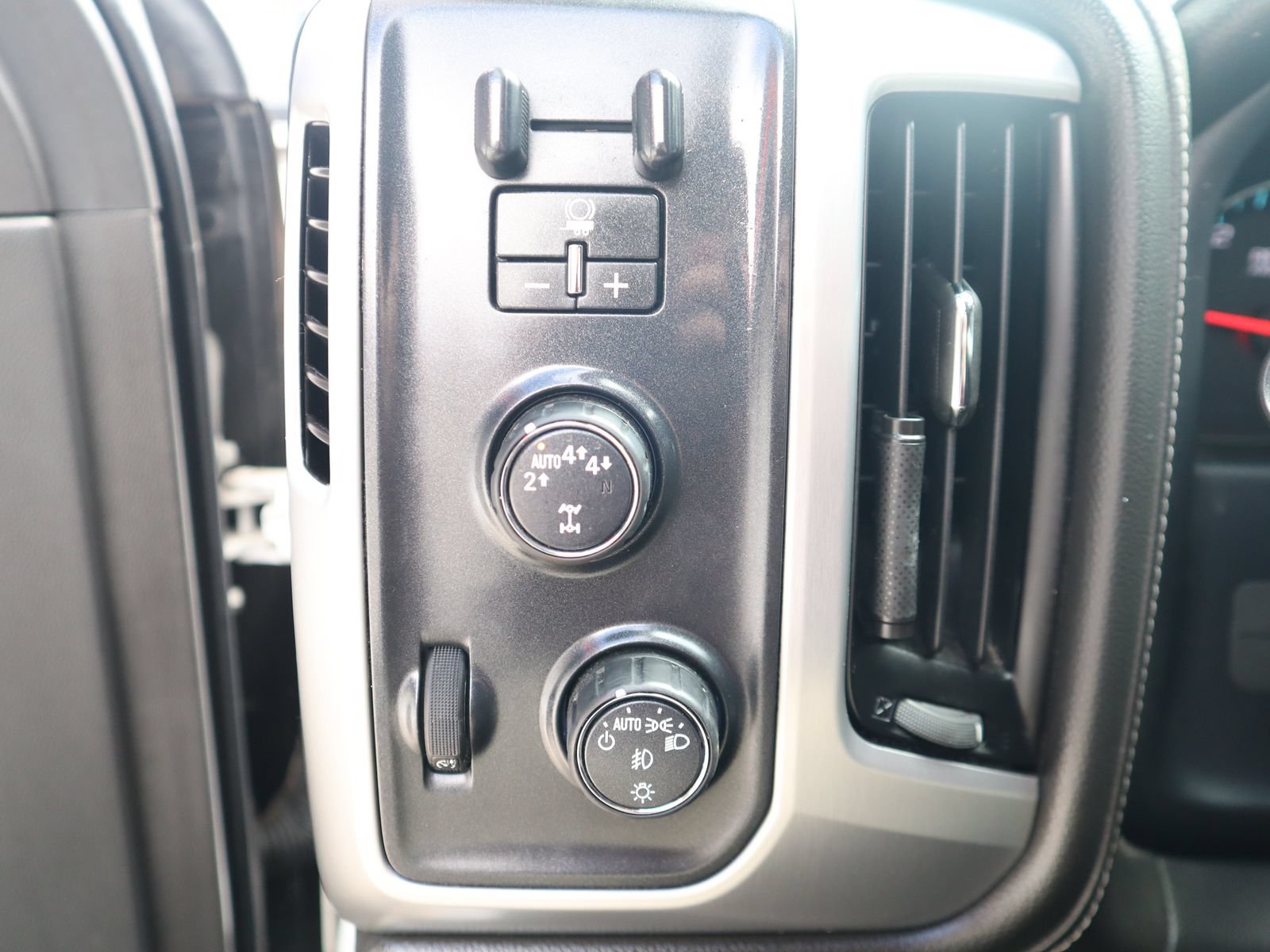 Used 2018 GMC Sierra 1500 SLT AWD/4WD image 38
