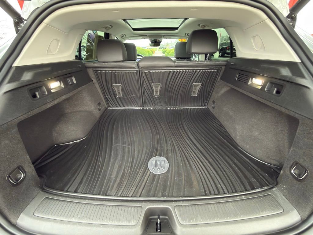Used 2024 Buick Envision Avenir AWD/4WD image 32