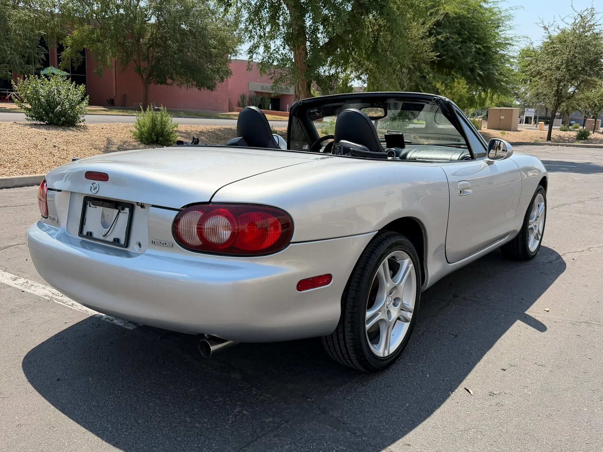 Used 2005 MAZDA MX-5 Miata LS RWD image 9