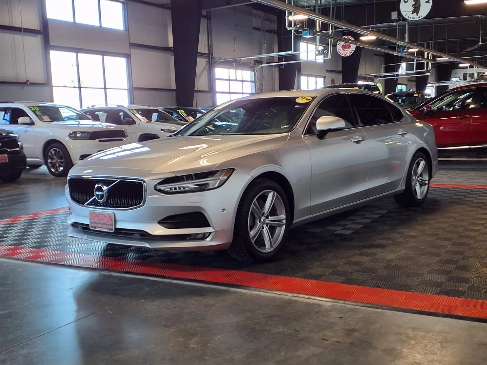 Used 2018 Volvo S90 T5 Momentum w/ Convenience Package FWD image 3