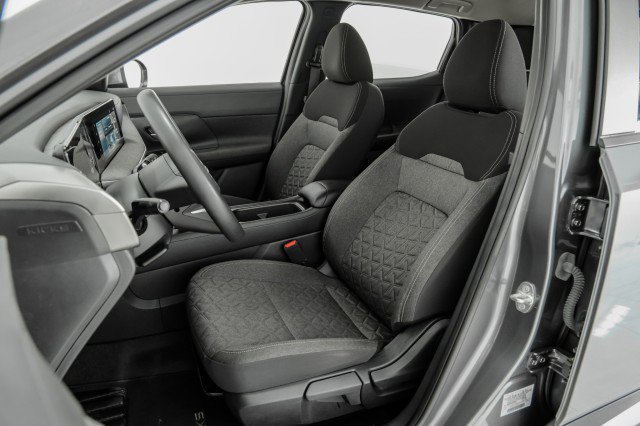 Used 2025 Nissan Kicks SV image 29