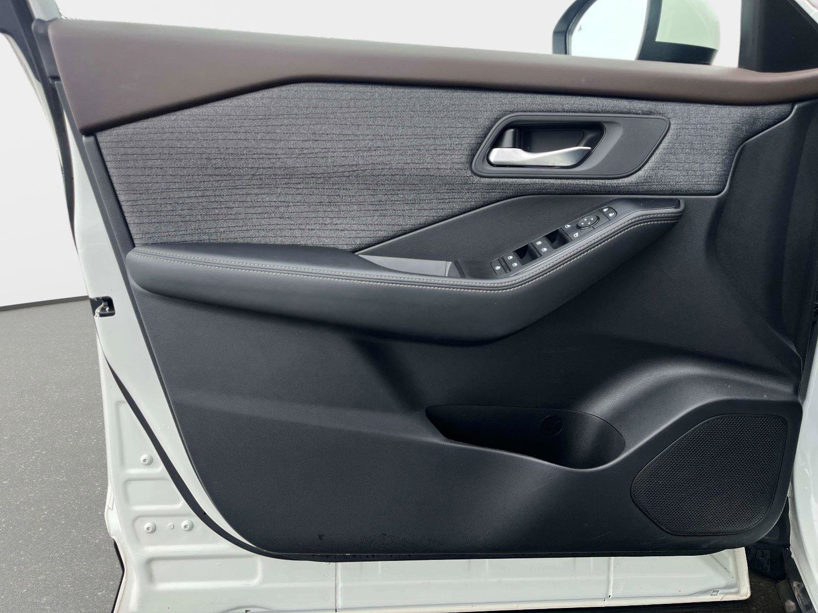 Certified 2023 Nissan Rogue SV image 18