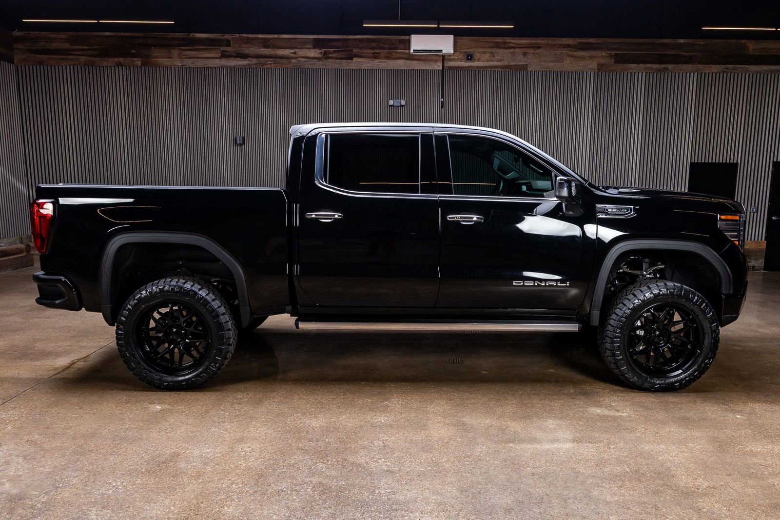 Used 2025 GMC Sierra 1500 Denali w/ Denali Reserve Package image 11