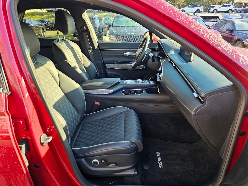 Used 2025 Genesis GV70 3.5T Sport w/ Sport Advanced Package image 29