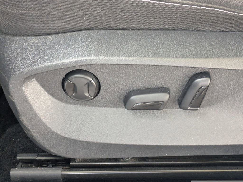 Used 2022 Volkswagen Taos SE image 25