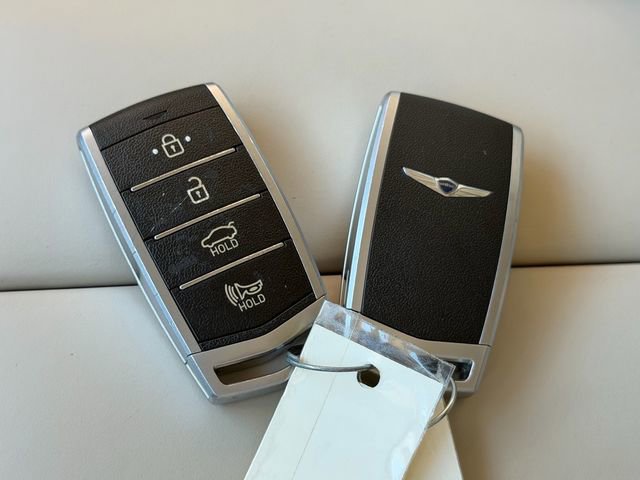 Used 2020 Genesis G90 3.3T Premium RWD image 23