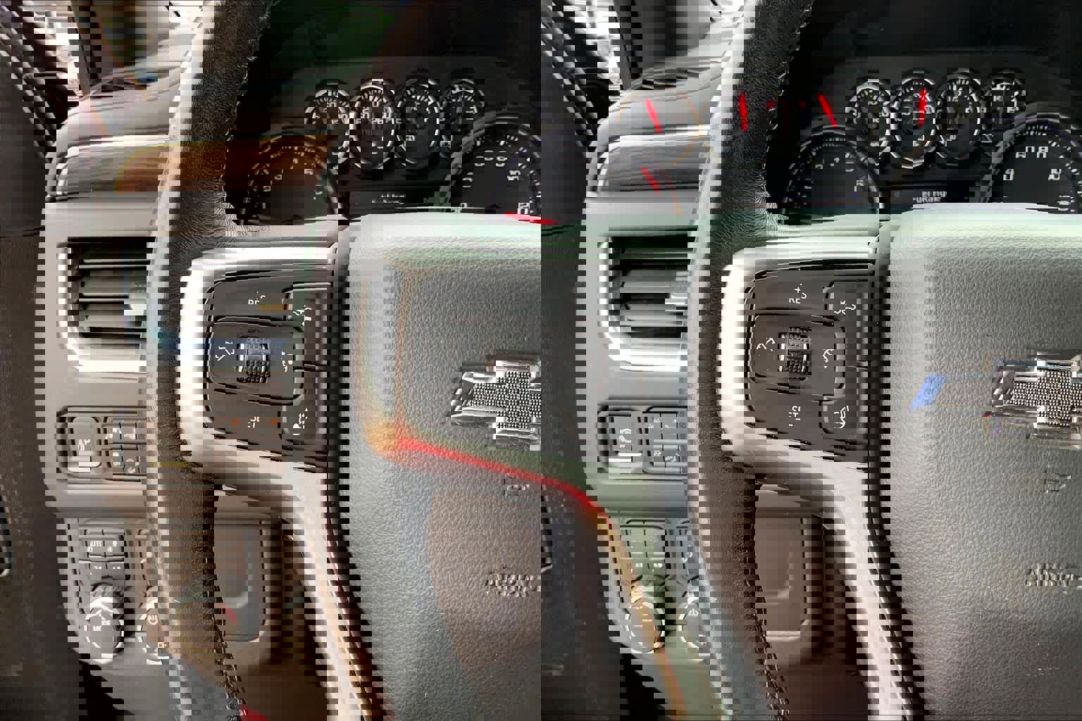 Used 2021 Chevrolet Tahoe Z71 w/ Luxury Package AWD/4WD image 23