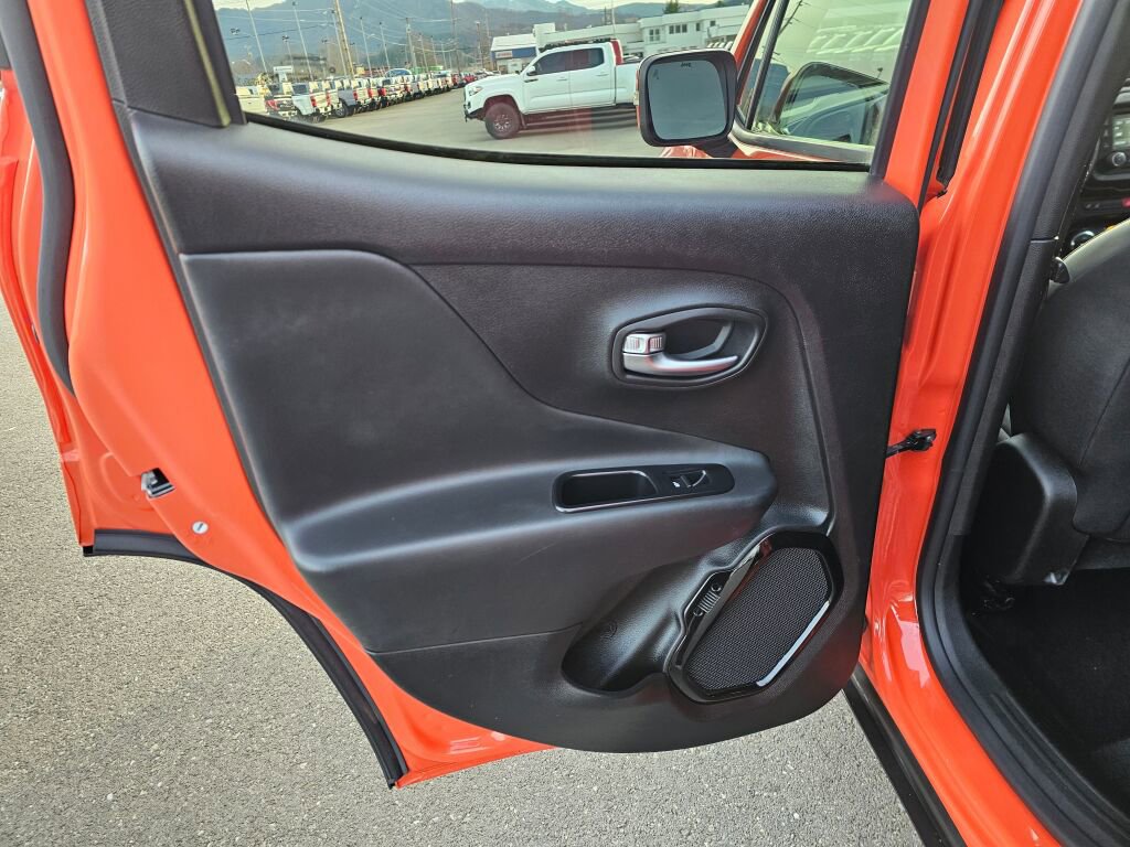 Used 2017 Jeep Renegade Altitude w/ Safety & Security Group image 12