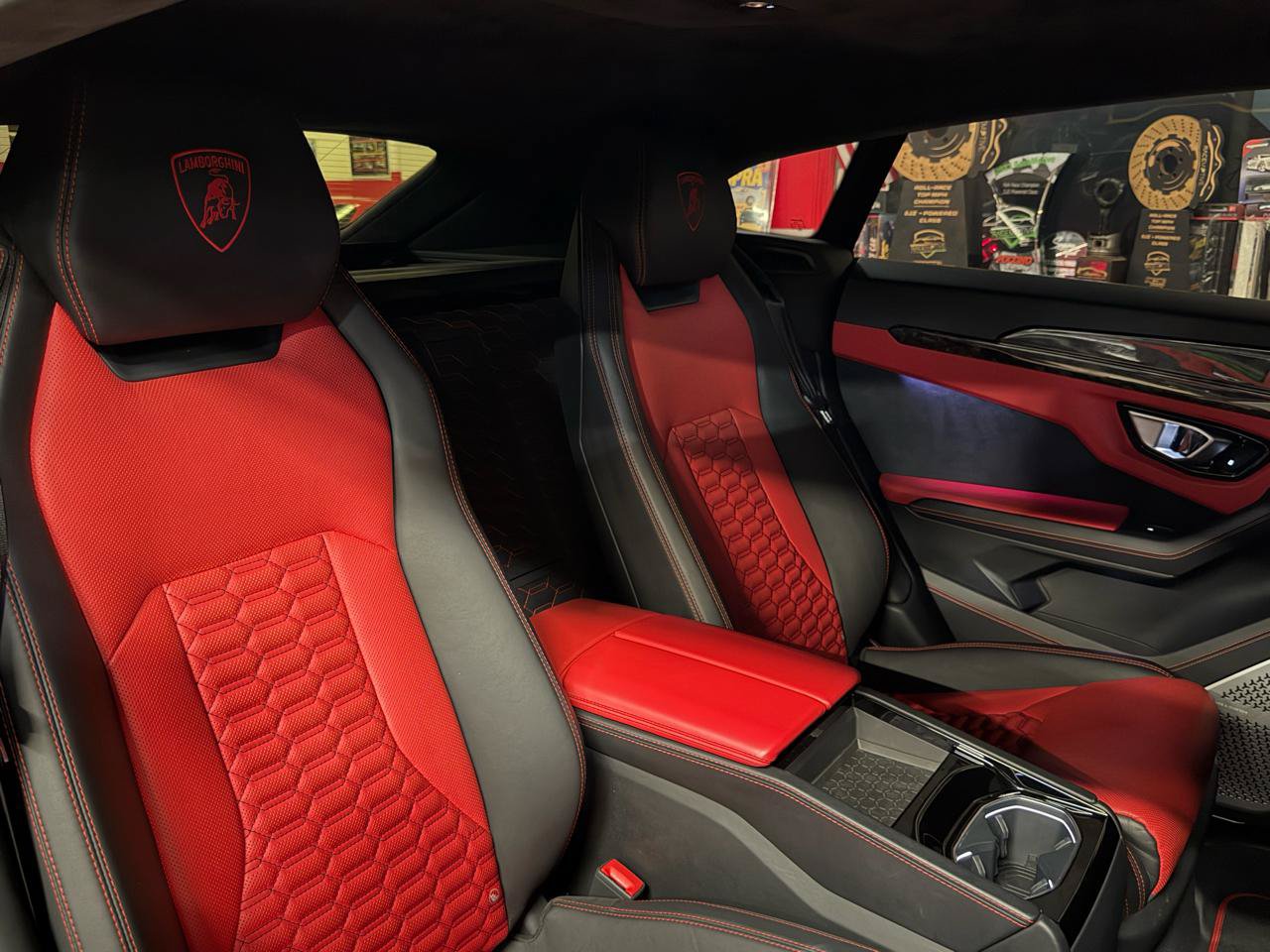 Used 2019 Lamborghini Urus AWD/4WD image 35