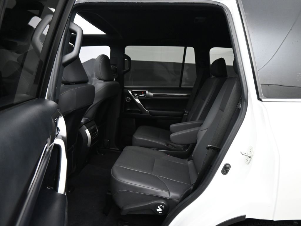Used 2023 Lexus GX 460 Premium w/ Accessory Package image 17