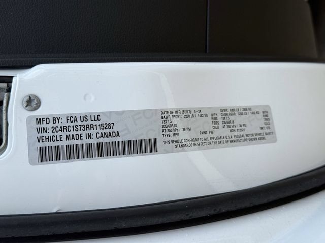 Used 2024 Chrysler Pacifica Limited FWD image 34