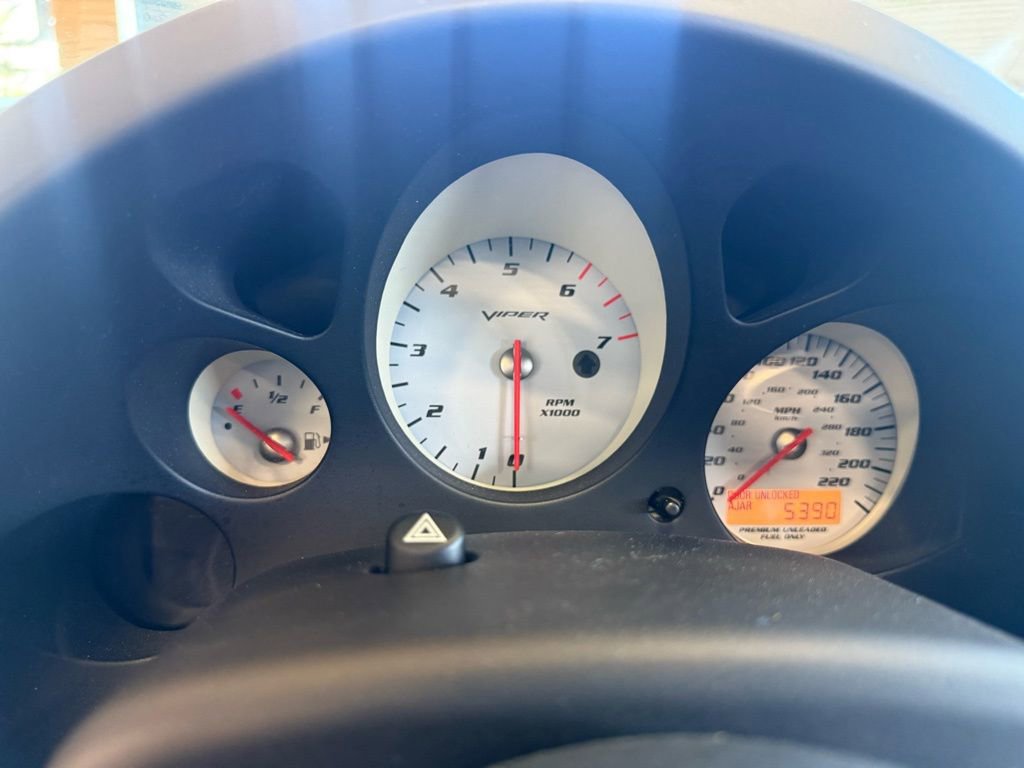 Used 2004 Dodge Viper SRT-10 image 43