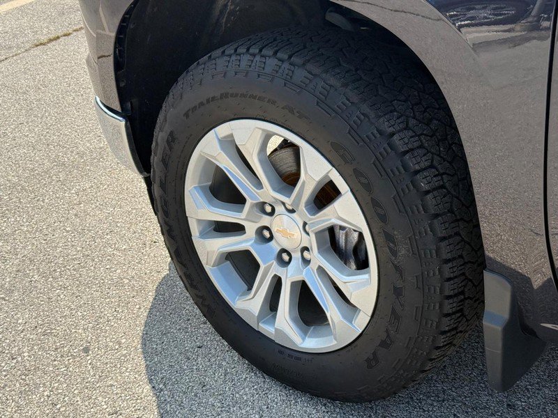 Used 2022 Chevrolet Silverado 1500 LTZ w/ Z71 Off-Road Package image 9