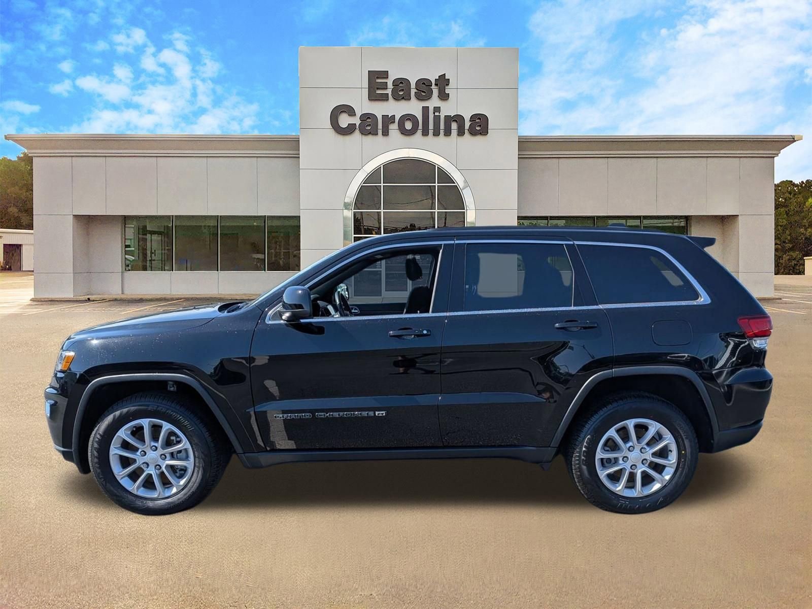 Certified 2022 Jeep Grand Cherokee Laredo E w/ Security & Convenience Group AWD/4WD image 6