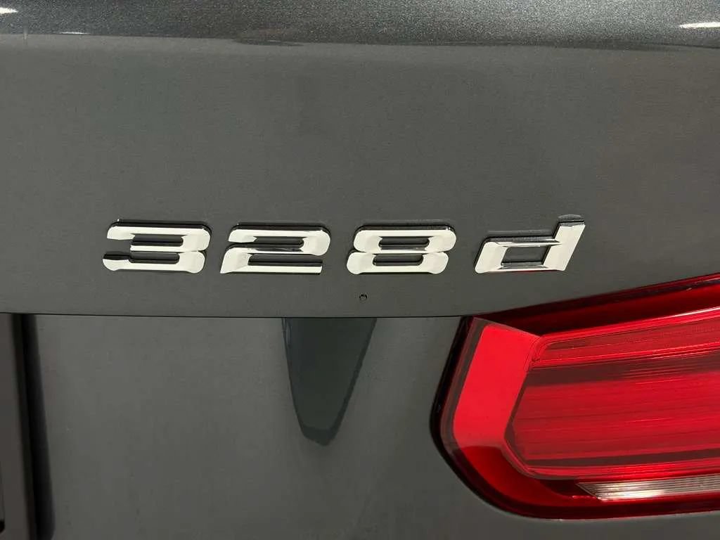 Used 2018 BMW 328d Sedan RWD image 11