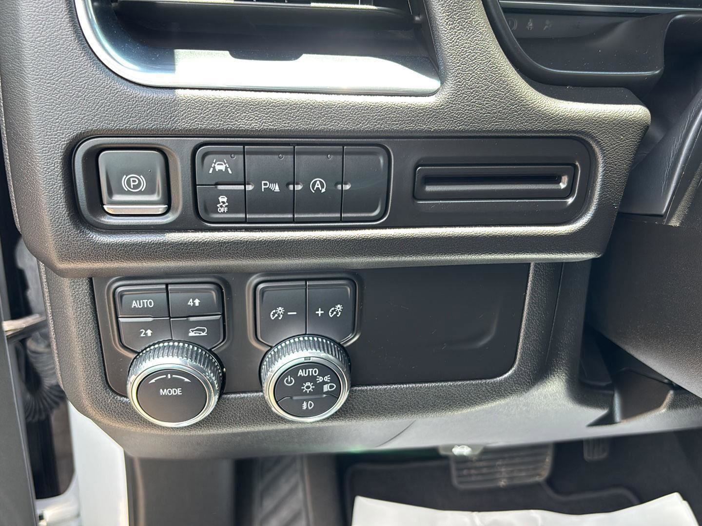 Certified 2024 GMC Yukon SLT image 25