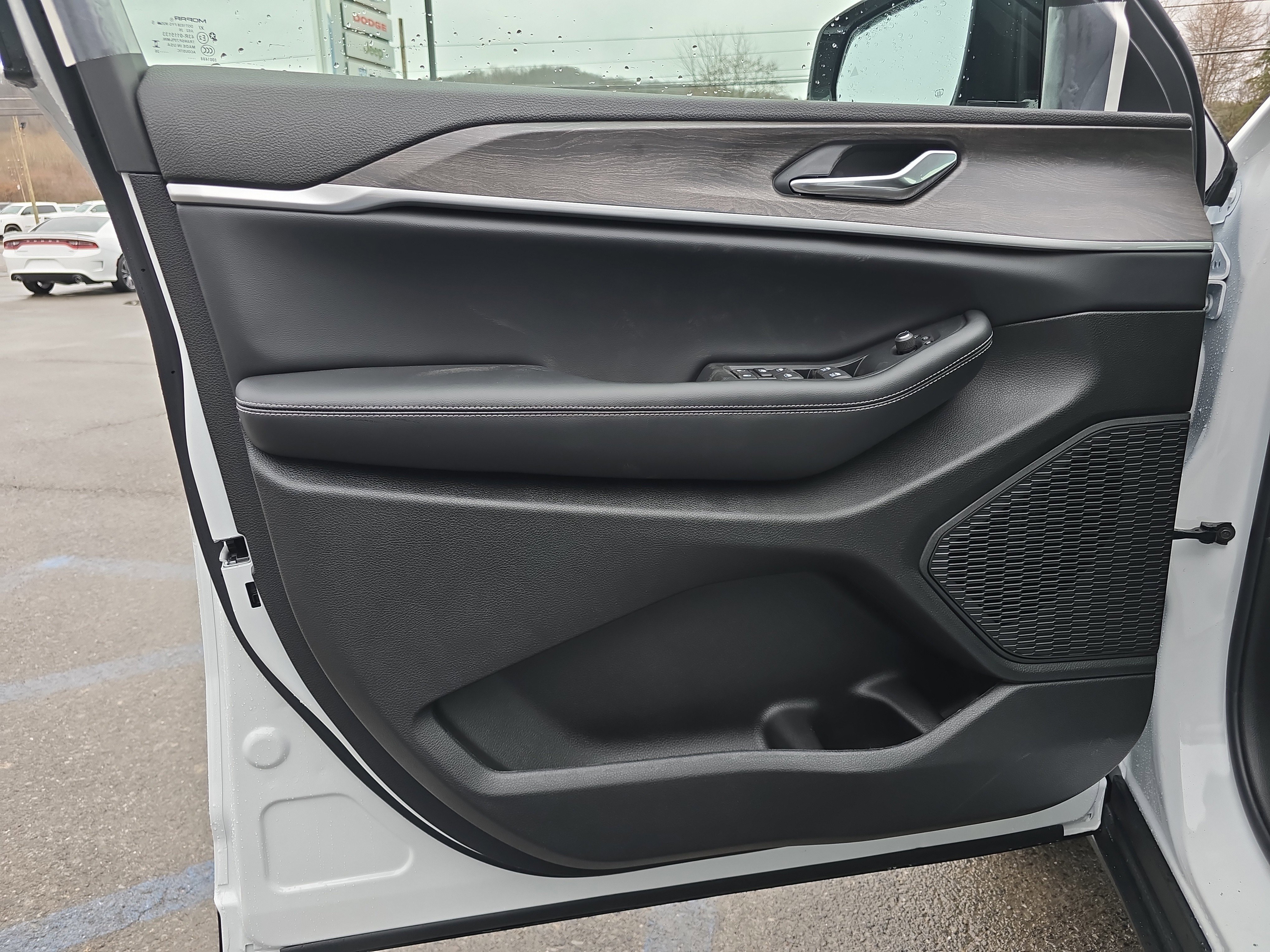 New 2026 Jeep Grand Cherokee Altitude image 17