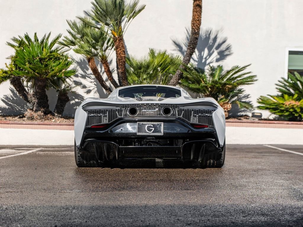 Used 2023 McLaren Artura RWD image 5